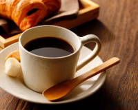 Une étude scientifique révèle pourquoi il ne faut pas réchauffer son café au micro-ondes