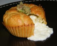 Un muffin fondant qui révèle un coeur coulant de sauce béchamel. Cette recette a toujours un franc succès avec les invités ! Elle peut aussi se décliner avec toute sorte…