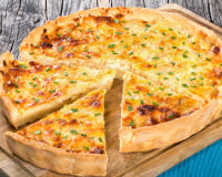 Pour changer de la quiche Lorraine, cette recette aux oignons est parfaite pour se régaler sans se ruiner
