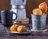 Comment réussir des beignets de carnaval italiens moelleux à la ricotta et aux zestes d'agrumes ?