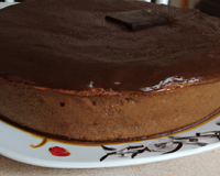 Gâteau maison au chocolat, crème anglaise à la fève Tonka