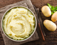 Pour une purée de pomme de terre savoureuse et plus légère, une nutritionniste dévoile son ingrédient secret !