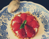 Tartelettes fraises, basilic et mousse de chèvre... sans cuisson