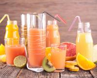 Non, les jus de fruits et smoothies ne sont pas à bannir, bien au contraire, selon cette diététicienne