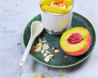 Verrines de palmiers au fromage blanc et aux pêches