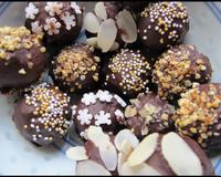Petites sucettes de gâteau, chocolatées et décorées comme des bonbons !