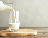 Lait qui tourne : peut-on l'utiliser et comment le recycler ?