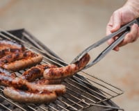 Il ne faut définitivement pas piquer les saucisses au barbecue et c'est la science qui le dit
