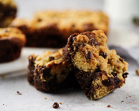 Cyril Lignac partage son goûter préféré quand il fait froid : un brookie coulant au chocolat à tomber
