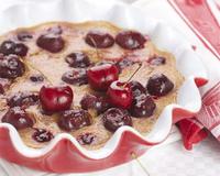 Un grand classique de la cuisine de printemps avec un clafoutis 100 % cerise grâce à la confiture de Cerises Griottes Bonne Maman.