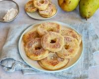 Pas besoin de friteuse ! Cette recette de beignets aux poires à faire au four est idéale pour un goûter gourmand