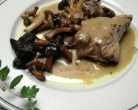 Suprêmes de chapon poêlés au vin blanc et sa sauce aux morilles