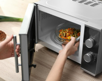 Le micro-ondes détruit-il les vitamines de vos plats ? La réponse de ce médecin est claire