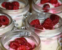Petits bocaux de tiramisu à la framboise