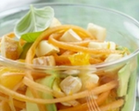 Salade rafraîchissante en version sucrée salée.