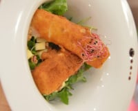 Frito de maroilles et salade fraîche à la roquette et aux pommes