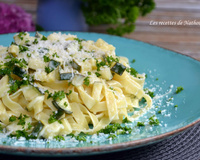 Tagliatelle aux courgettes sautées à l'ail, citron et persil