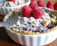 Tarte crumble aux framboises et aux amandes