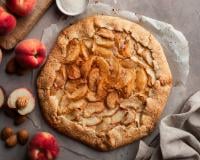 Laurent Mariotte dévoile une recette de tarte aux pêches gourmande et croustillante