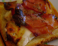 Tartines bacon-chèvre