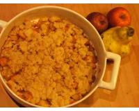 Une recette gastronomique du fameux crumble avec de la poudre d'amande ! Pomme, poires, coings, rhubarbe,... A vous de voir !