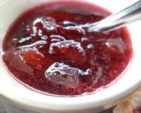 Une confiture de saison, qui accompagne le petit dejeuner.