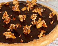 Tarte à la ganache au chocolat au lait d'amandes et amandes caramélisées