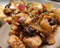 Cette fricassé de dinde aux pommes et aux noix se prépare rapidement et facilement. Une recette de dinde riche en saveurs et délicieuse ...