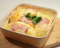 Gratin de quenelles délicieux avec une sauce au fromage ultra crémeuse. Très rapide à préparer, c'est l'un des meilleurs gratins que je n'ai jamais mangé!
