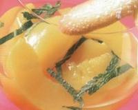 Soupe de pêches, infusion de verveine et langues de chat.