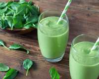 Smoothie d'épinards et tuile de mozarella