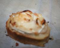Envie de bruschetta, envie de pain perdu, voilà un mix des deux qui se marient très bien ensemble. simple, rapide pour un aperitif improvisé, ou tout simple un repas…