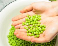 Voici les 4 avantages à manger régulièrement des petits-pois surgelés selon ce gastro-entérologue