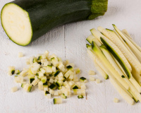 Cette salade de courgettes crues ultra simple est parfaite pour accompagner vos barbecues