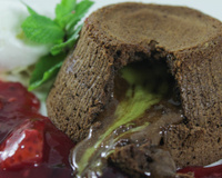 Envie d’un dessert ? Testez cette recette de fondant au chocolat et à la pistache sans beurre