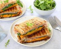 “Vraiment très bon, je garde la recette !” : notre croque-monsieur au confit d’oignon, cheddar, jambon et roquette est idéal pour un repas du soir rapide