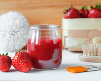 Fraises trop mûres : transformez-les en masque hydratant maison pour une peau toute douce !