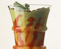 soupe mariant avocats et poivrons servie en verrine ( pour la couleur), facile et pas chère