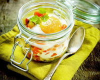 Œufs cocotte aux petits légumes du Sud et chèvre