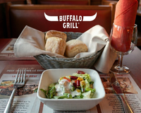 Buffalo Grill : à quoi sert vraiment la salade offerte ? Voici le secret de ce rituel