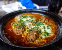 “Mille fois meilleur que celui à la viande” : voici une recette de tajine de kefta végétarien qui va vous donner très faim !