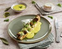 Poireaux brûlés, saucisses et bleu d'Auvergne