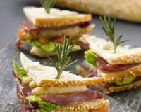 Mini clubs-sandwichs au magret fumé
