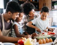 Occupez les enfants en cuisinant avec eux ces 25 recettes faciles