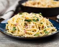 L'ingrédient tabou que de nombreux restaurants en Italie ajoutent secrètement dans leur carbonara