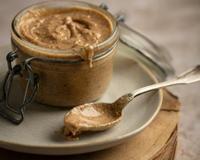 Vous n’allez pas croire ce qui peut remplacer la pâte de pistache dans vos recettes pour beaucoup moins cher !