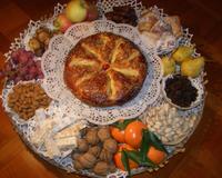 La pompe à l'huile, l'un des 13 desserts provençaux qui clôturent le repas du réveillon de noël. A accompagner de nougat, pruneaux, dattes, noix, noisettes, amandes,…