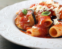 “C’est la pasta de l’été !” : François-Régis Gaudry partage ses astuces pour réussir les pâtes alla Norma aux aubergines