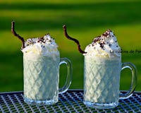 Milk shake à la banane, pistache et spiruline