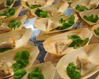 Ces bricks pliées en samoosas sont un régal à l'apéritif. Elles sont à la fois croustillantes et crémeuses (grâce à la Fourme d'Ambert), avec une délicieuse saveur iodée...…